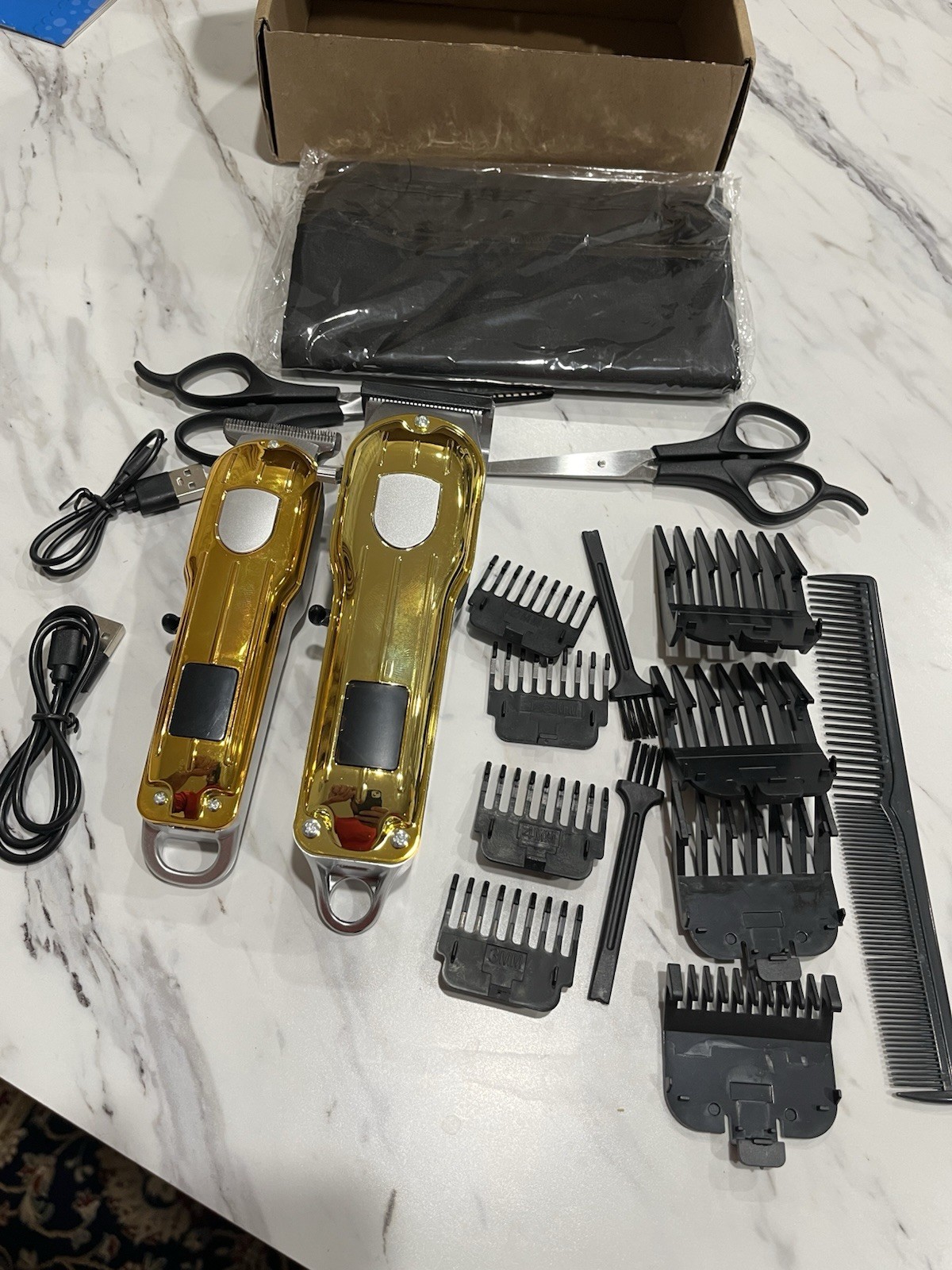 Gold/Black Cordless Rechargeable Haircutting Kit USB, 2 Heads, Guards #1-5