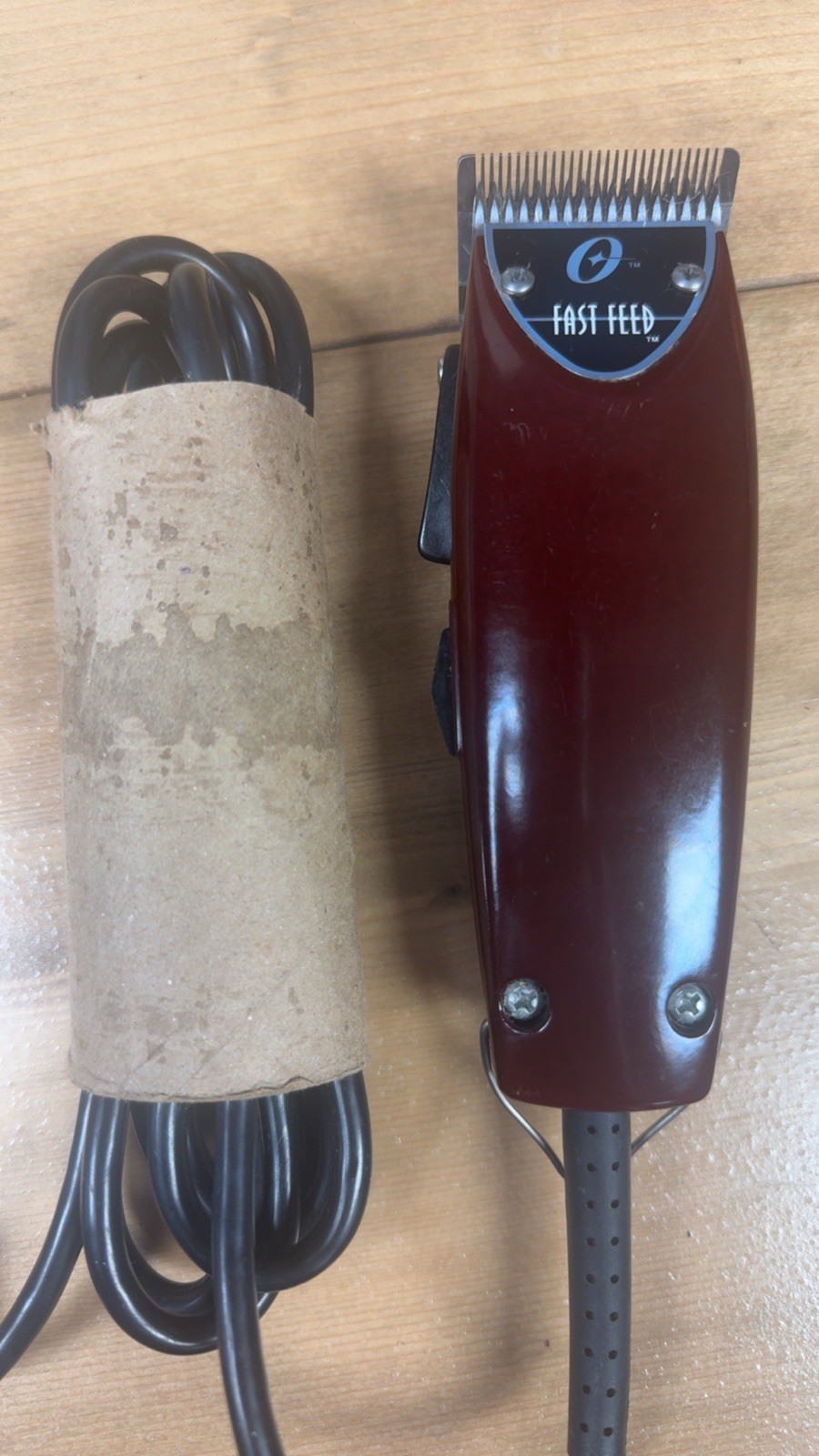 OSTER Fast Feed Adjustable Pivot Motor Clipper 76023-510 with 3 Guide