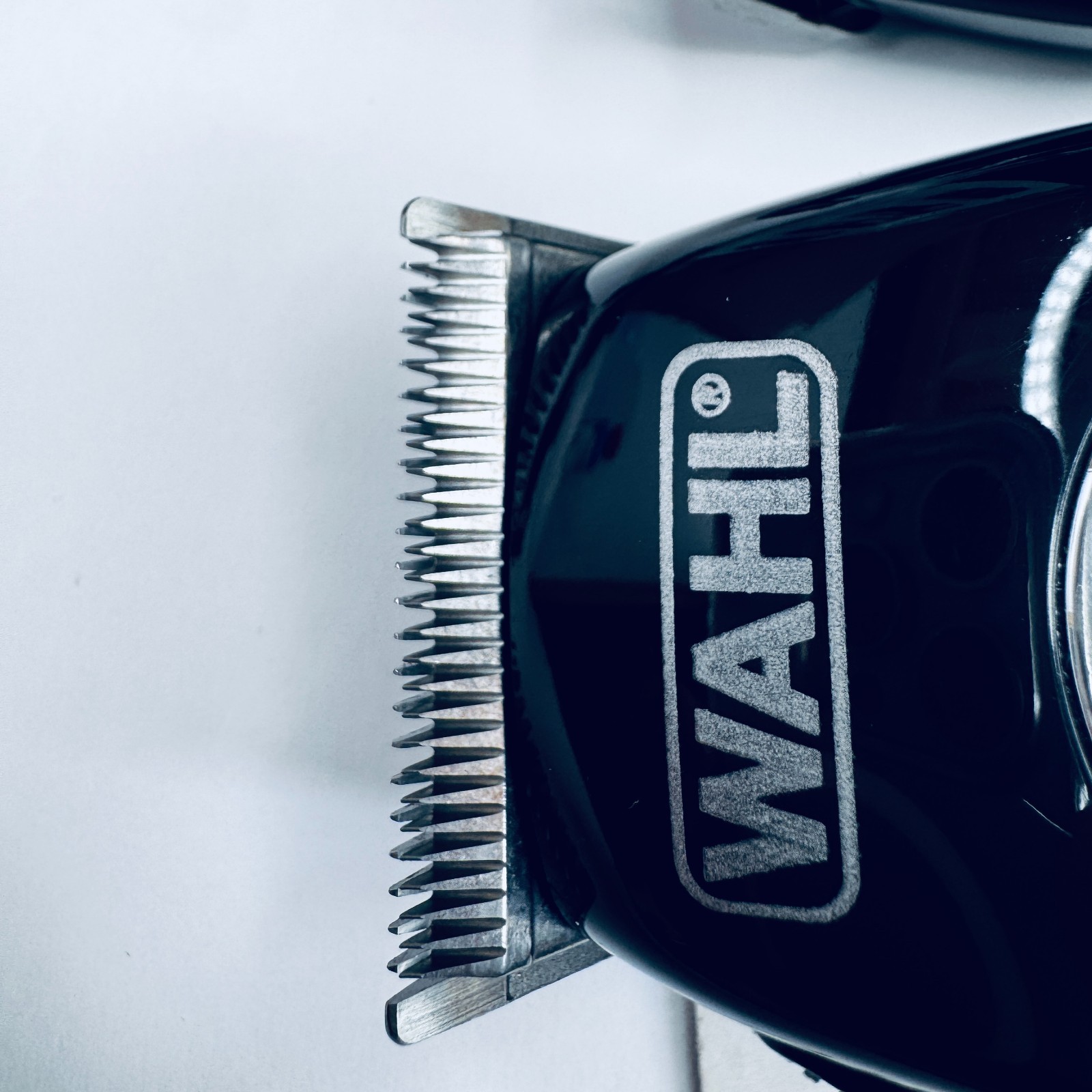 Wahl Clipper Lithium Ion Cordless Haircutting & Trimming Combo Kit. 79600