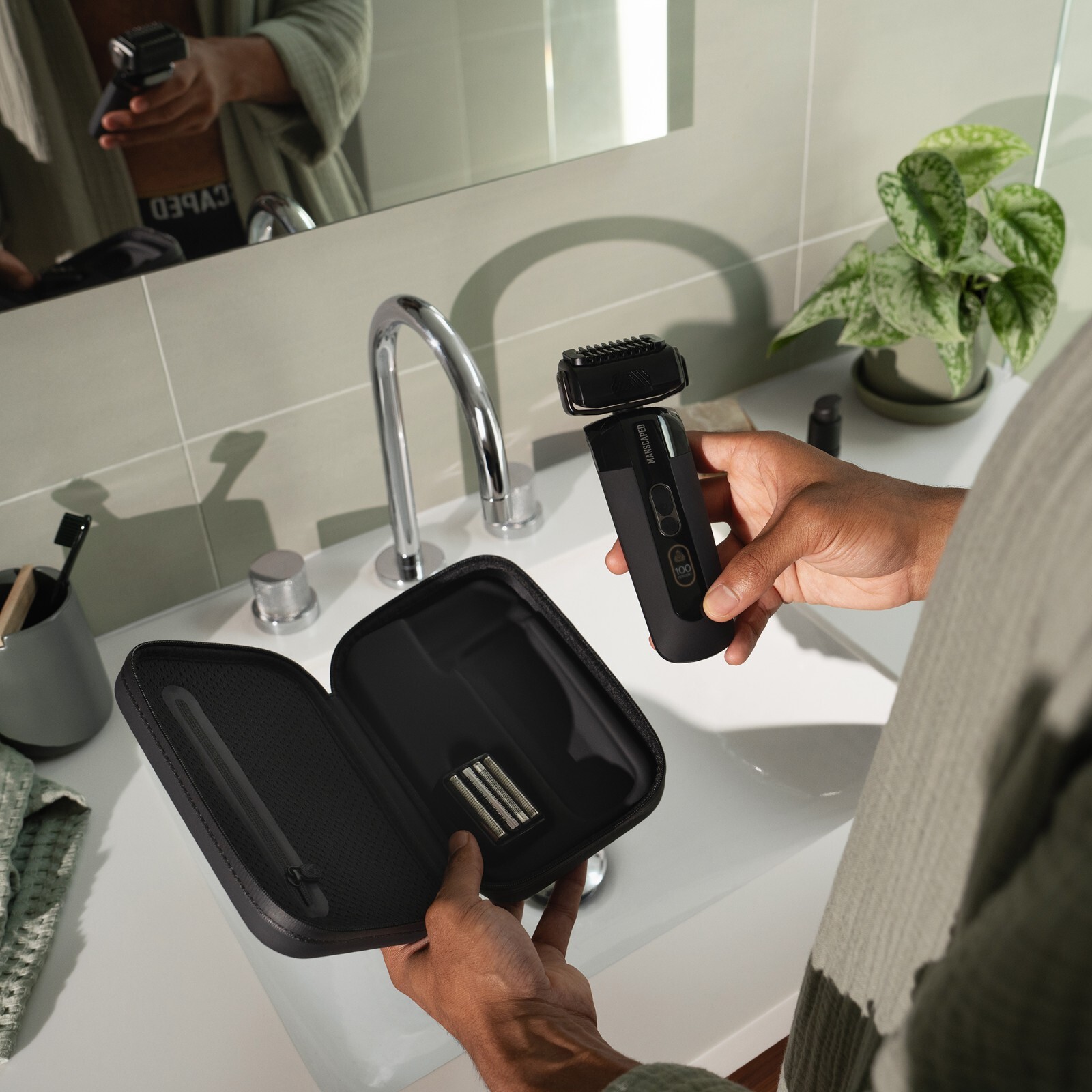 MANSCAPED® The Chairman™ PRO Men’s Foil Face Shaver – Two Interchangeable Blades
