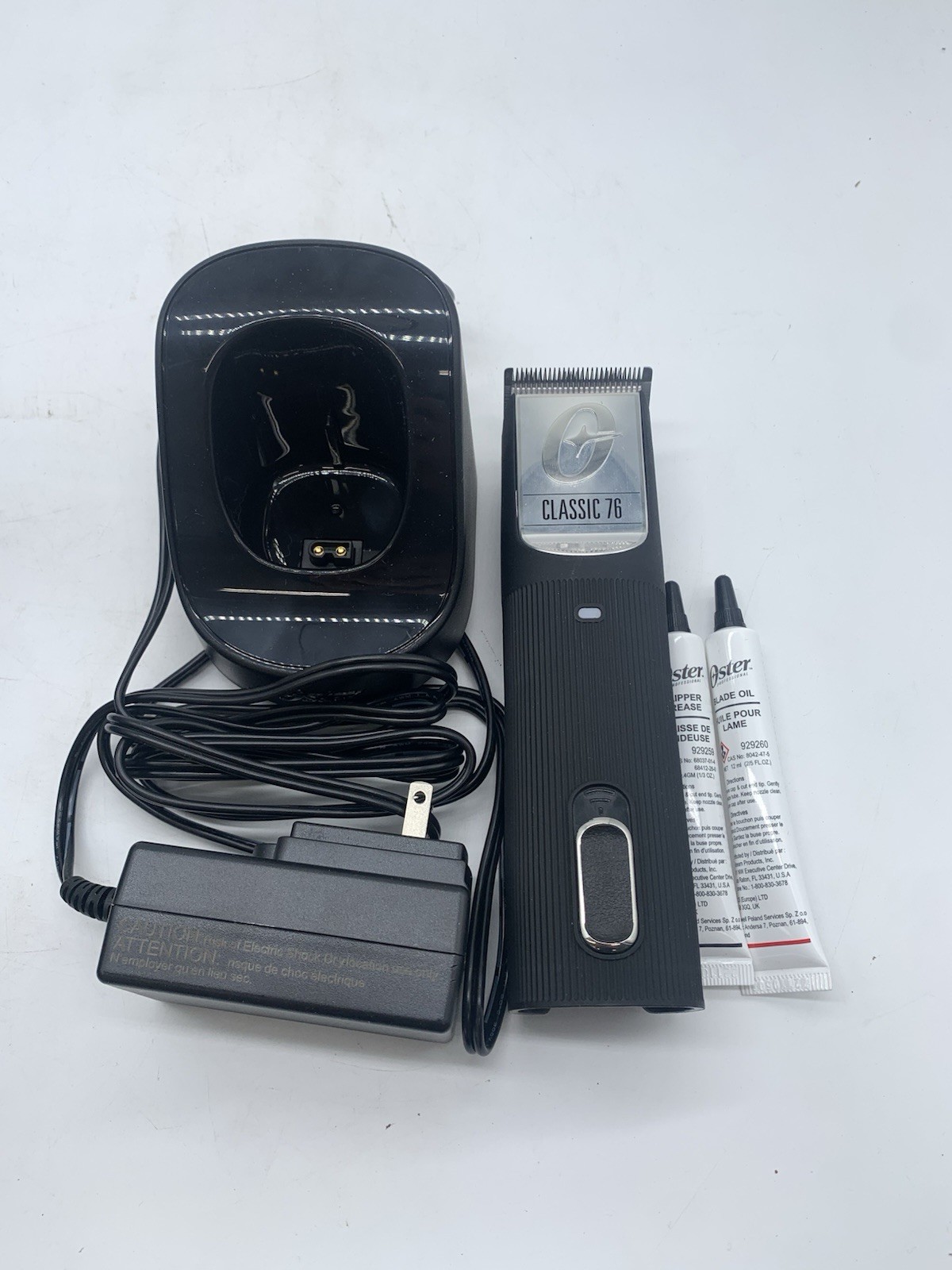 Oster Classic 76 Detachable Blade Cordless Clipper & Blade Black 156486