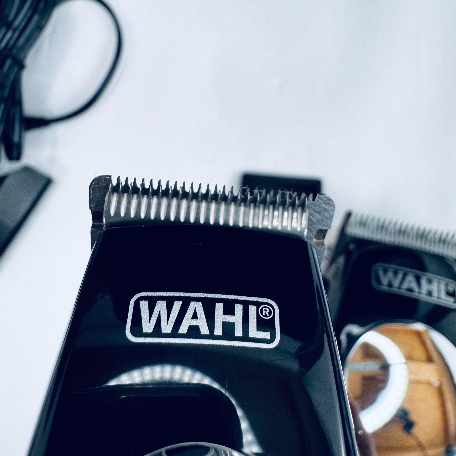 Wahl Clipper Lithium Ion Cordless Haircutting & Trimming Combo Kit. 79600