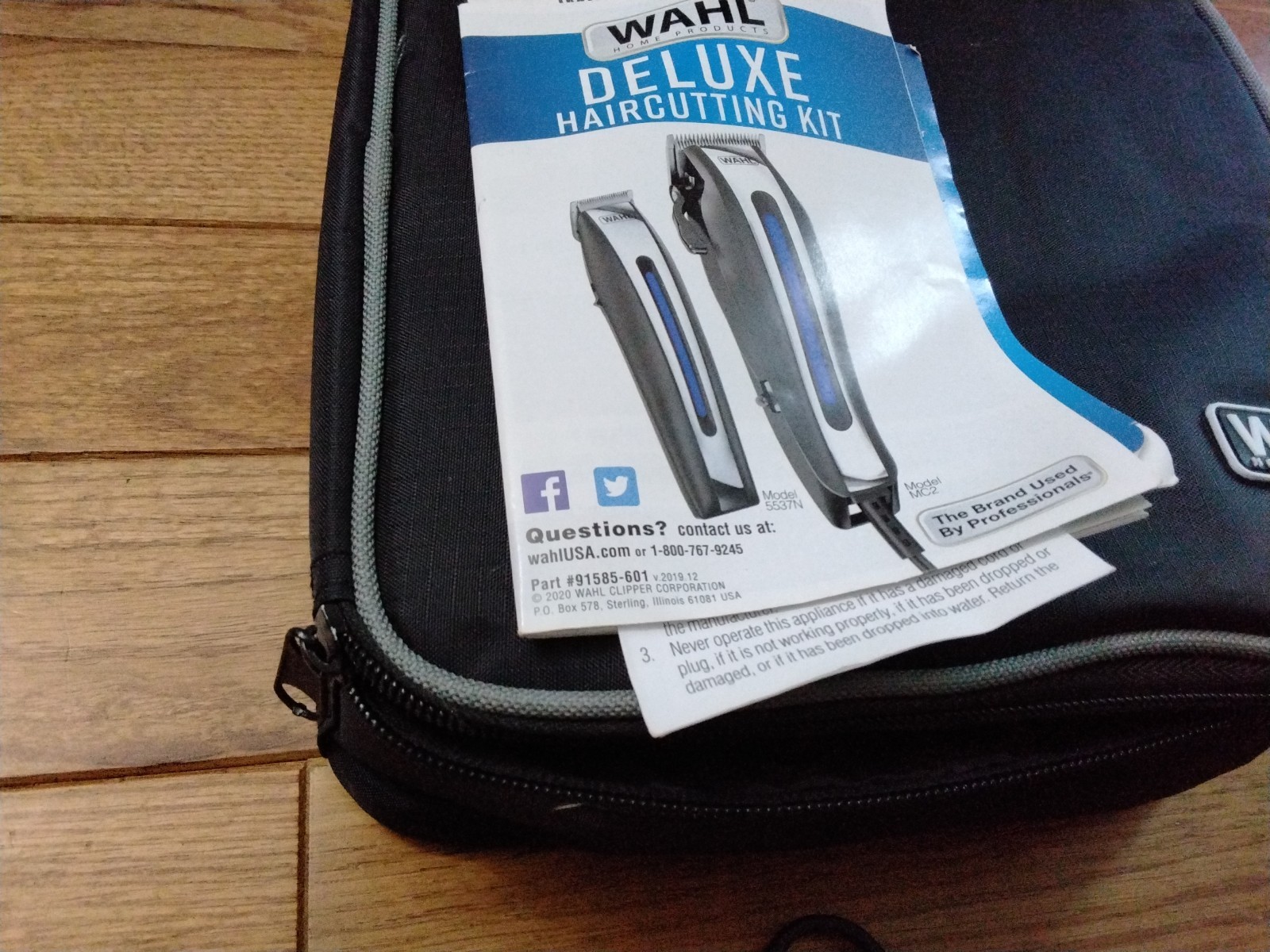 Wahl deluxe haircutting kit: MC2 and 5537n Clippers and trimmer with accessories
