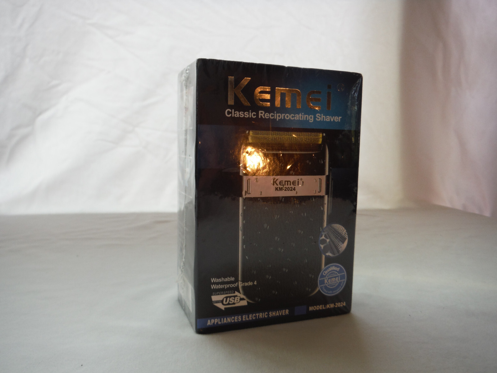 Kemei KM-2024 Men Electric Shaver Cordless Shaver Razor Rechargeable Dry Wet Use