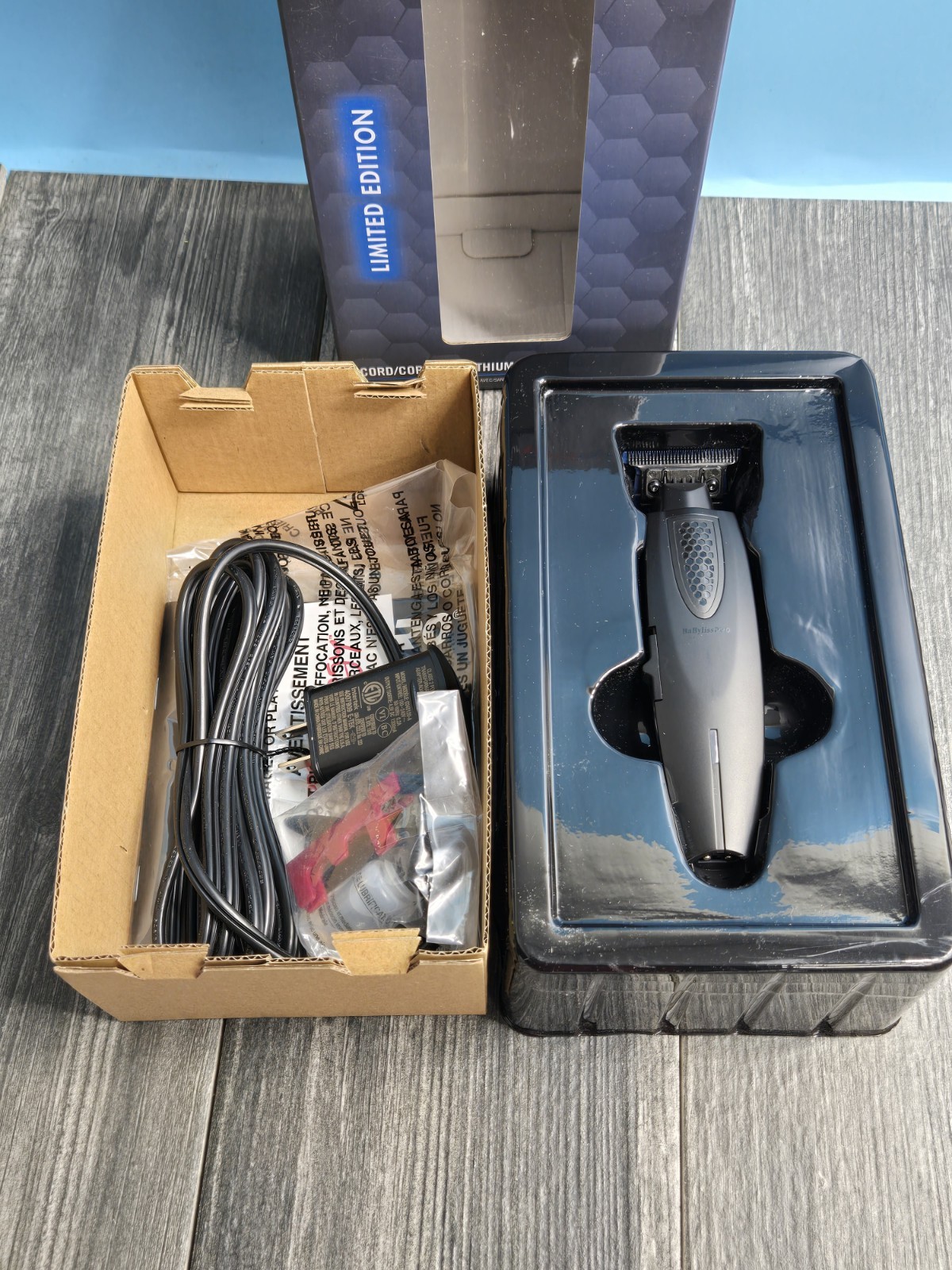 BaBylissPRO FX673NSMB LithiumFX+ Cord/Cordless Ergonomic Clipper 6800RPM Open BX