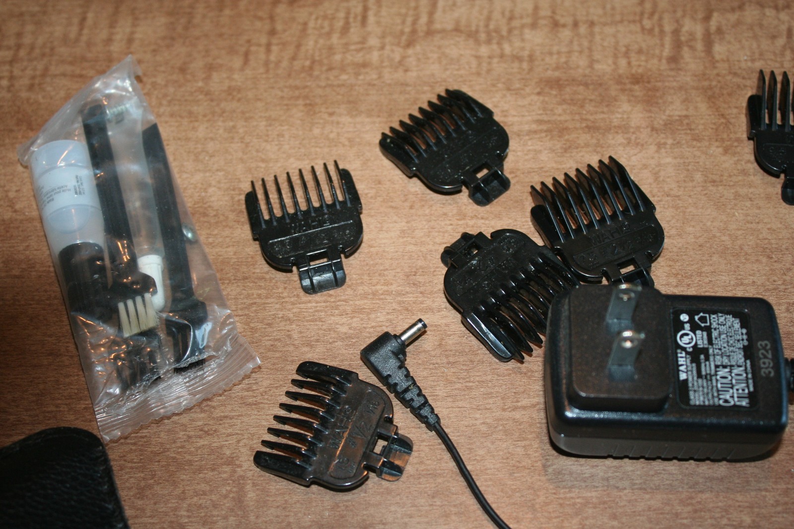 Wahl Lithium Ion Cordless Rechargeable Trimmer Model 9888L Accessories See Pix!!