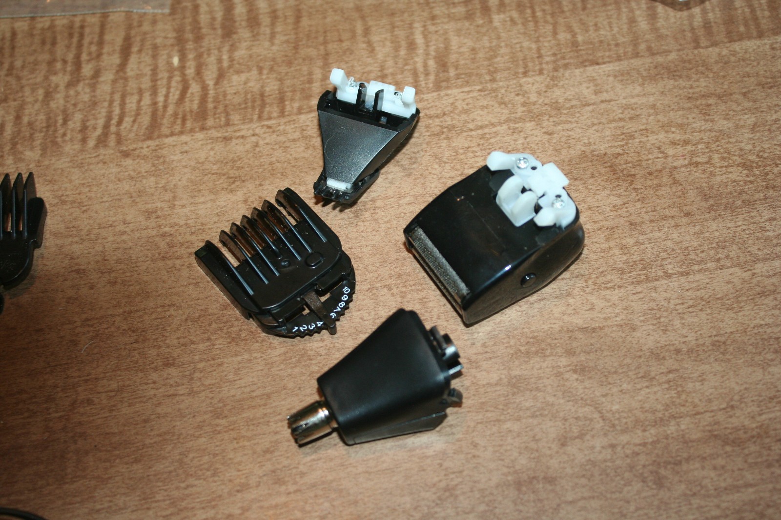 Wahl Lithium Ion Cordless Rechargeable Trimmer Model 9888L Accessories See Pix!!