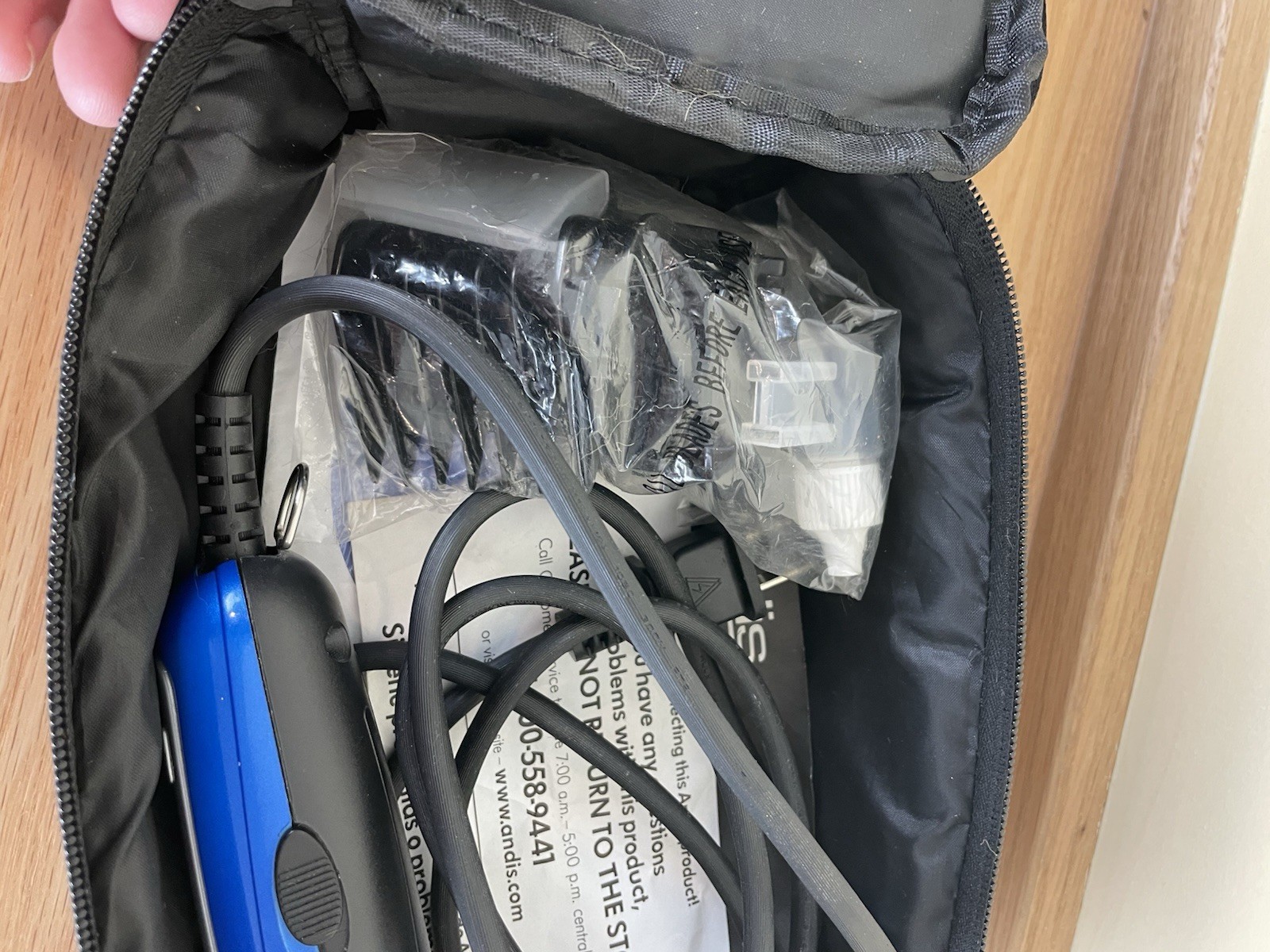Andis Hair Clipper Kit w/ Attachments & Case – Blue/Silver – Tested & Works