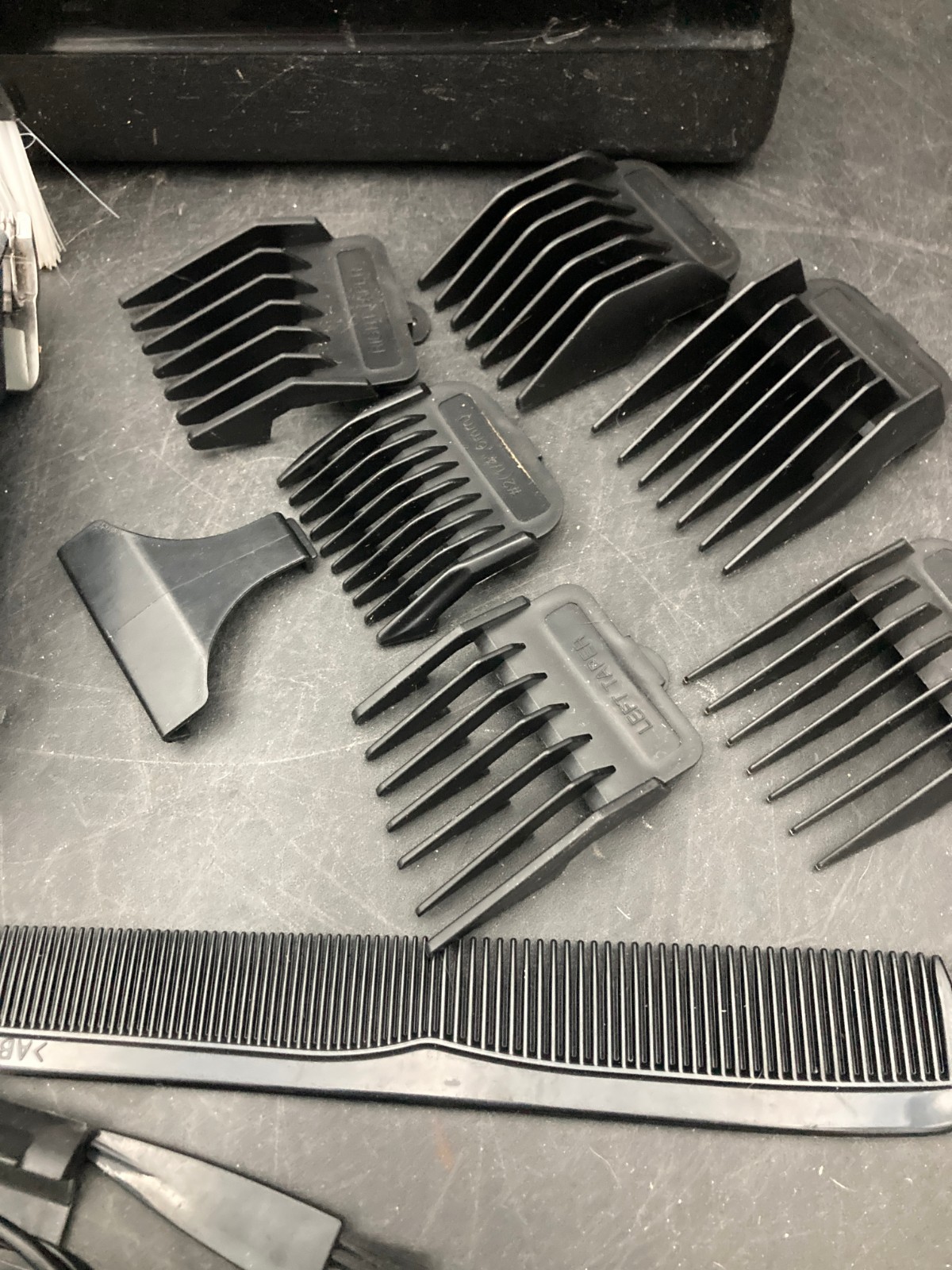 Remington HC 1090 Hair Clippers with Many Attachments in Plastic Case Works!