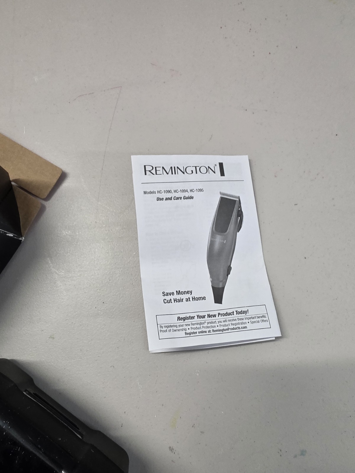 Remington HC 1090 Hair Clippers with Many Attachments in Plastic Case Works!