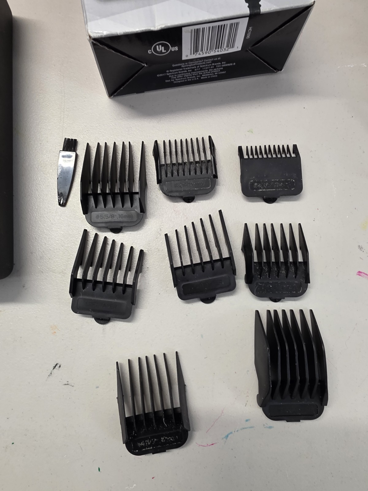 Remington HC 1090 Hair Clippers with Many Attachments in Plastic Case Works!
