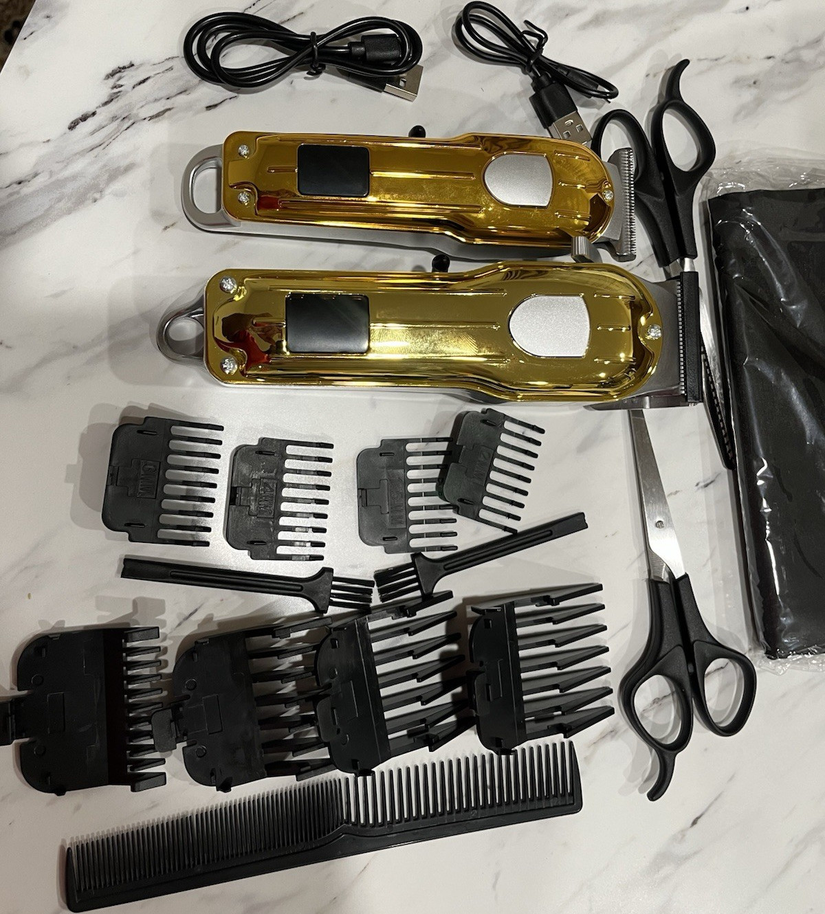 Gold/Black Cordless Rechargeable Haircutting Kit USB, 2 Heads, Guards #1-5