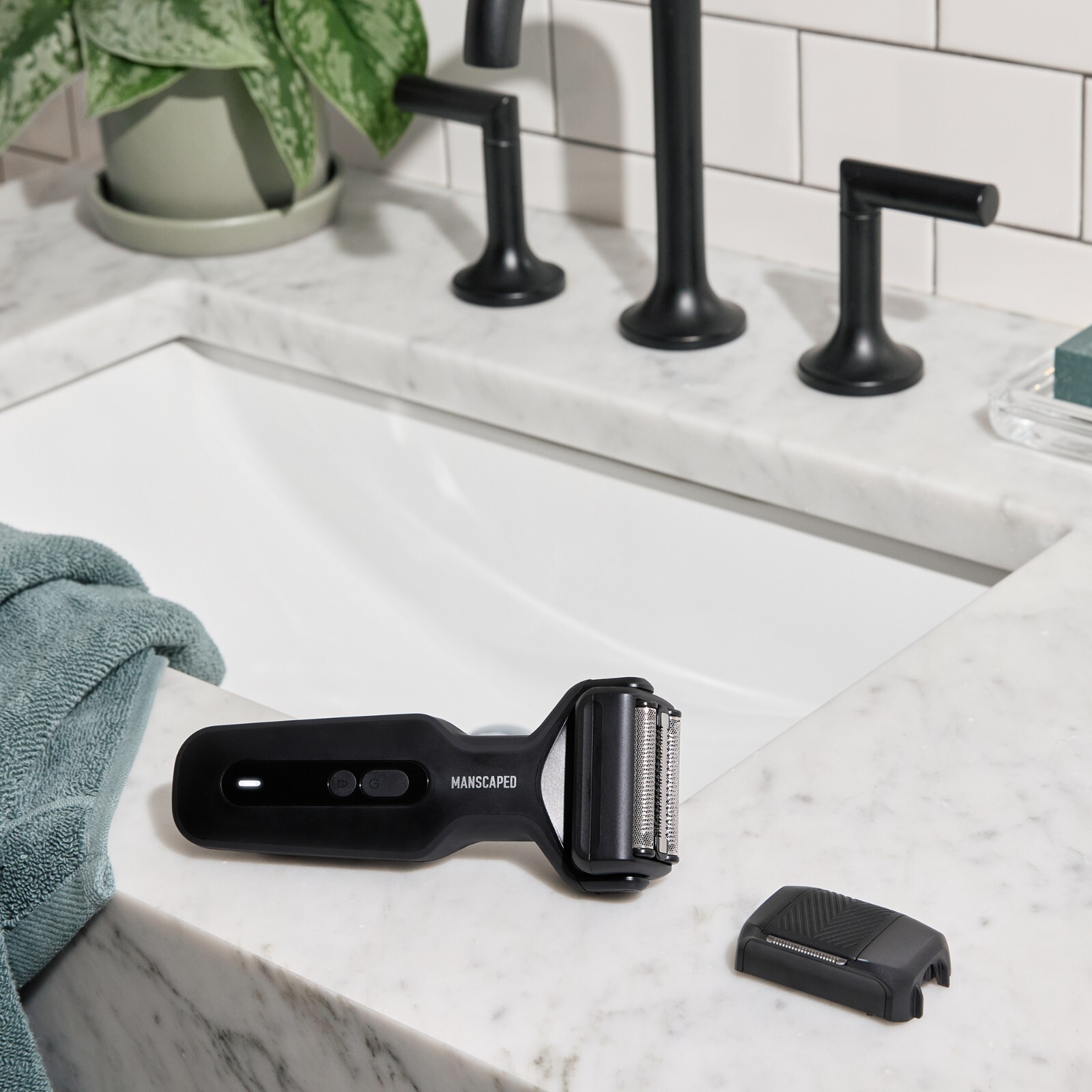 MANSCAPED® The Chairman™ PLUS Men’s Foil Face Shaver -Two Interchangeable Blades
