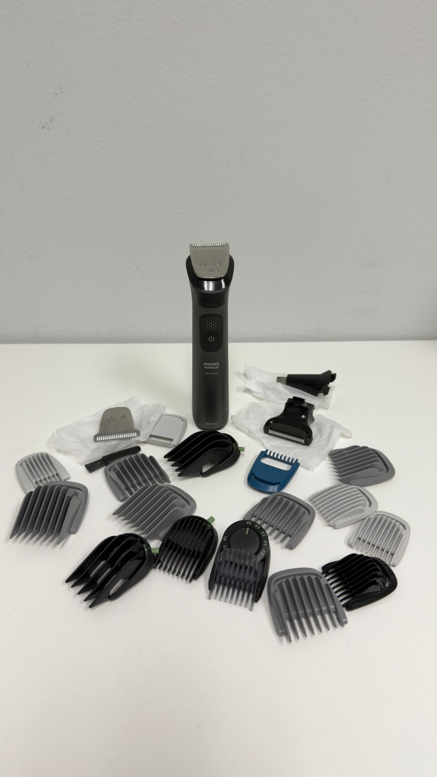 Philips Norelco Multigroom 9000 All-in-One Trimmer Head Face Body 27 Settings