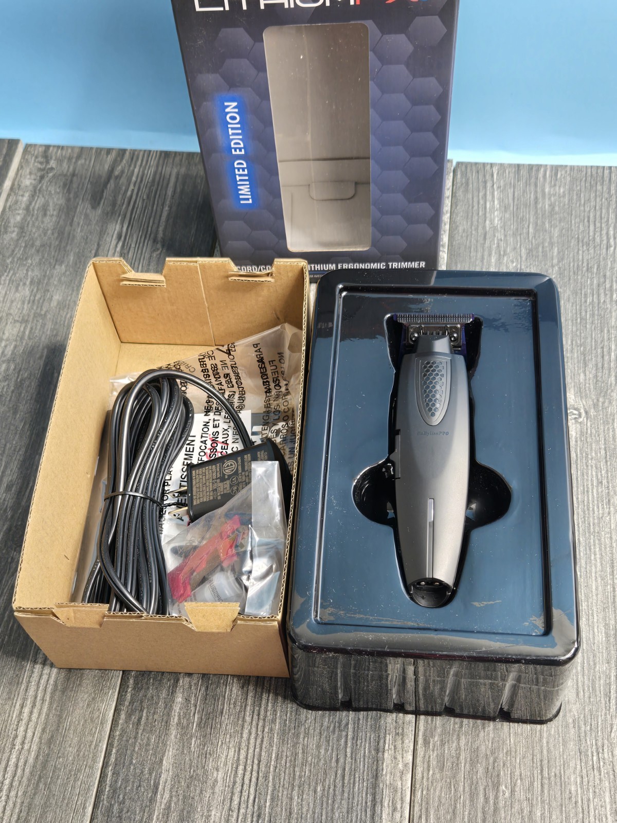BaBylissPRO FX673NSMB LithiumFX+ Cord/Cordless Ergonomic Clipper 6800RPM Open BX