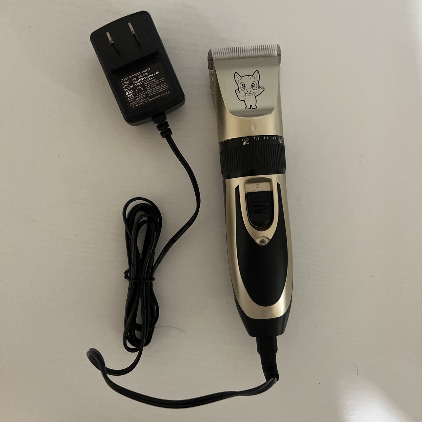 Professional Hair Clipper Kit W/Comb Scissors & 4 Guards. Black and Gold Color