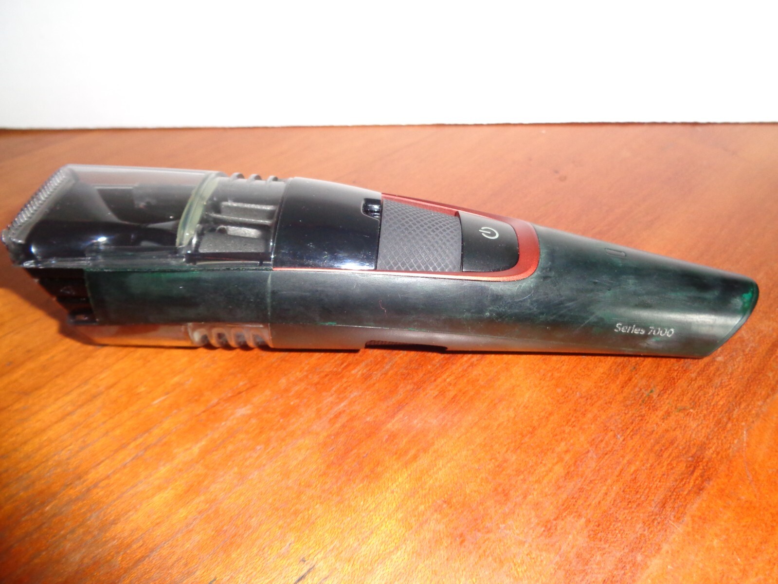 Philips Norelco Cordless Vacuum Beard Trimmer BT7500 with 20 Length Settings