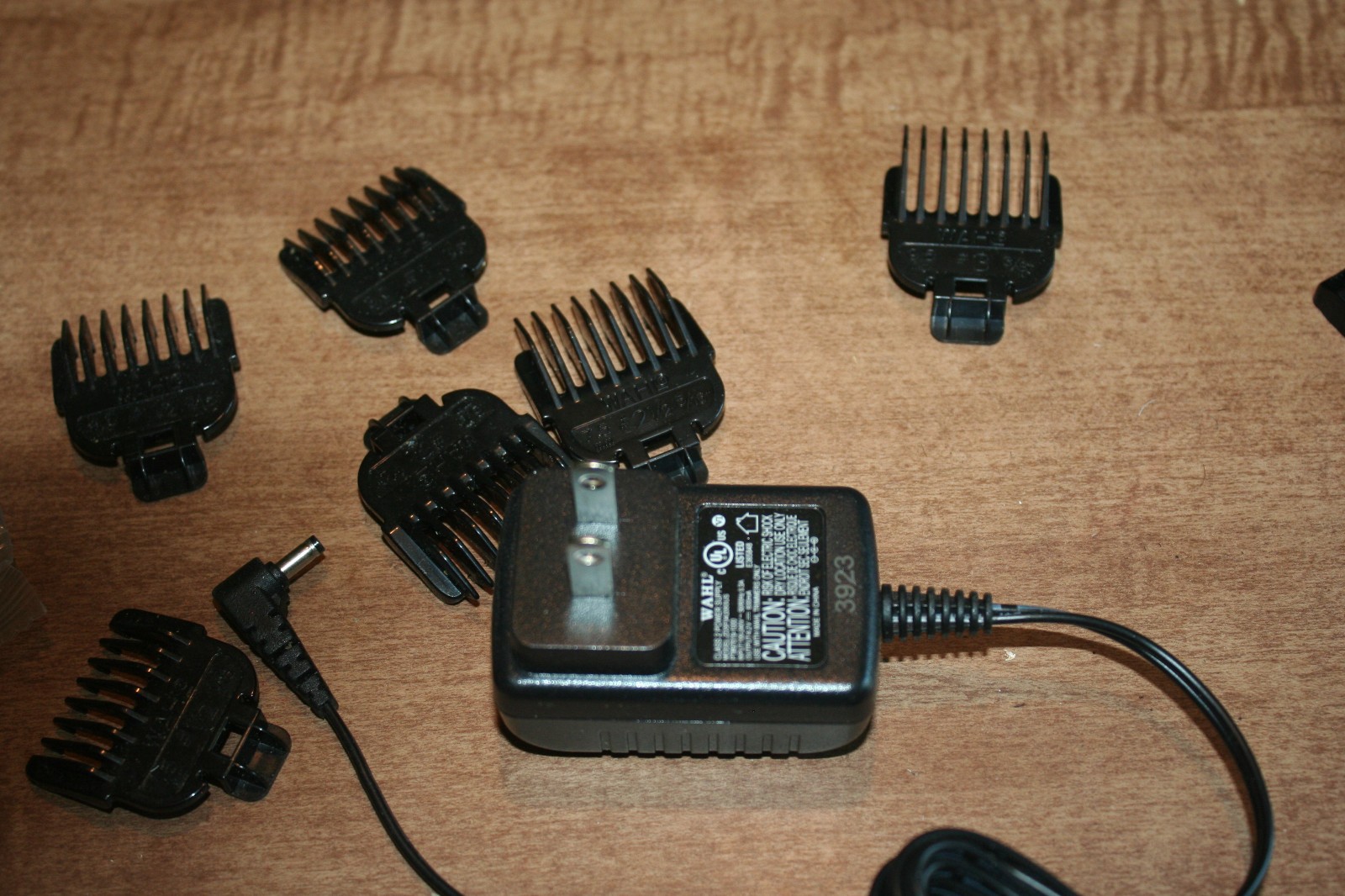 Wahl Lithium Ion Cordless Rechargeable Trimmer Model 9888L Accessories See Pix!!