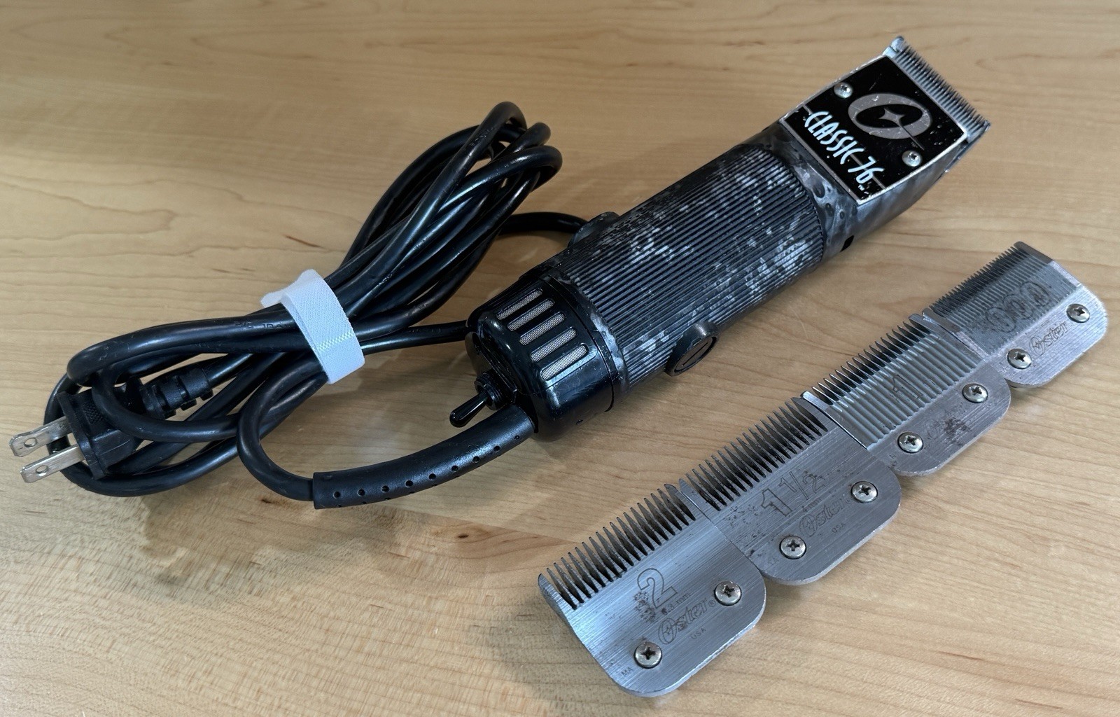 ⭐ Oster Classic 76 Skullz Limited Edition Professional Hair Clippers w/ 5 Blades