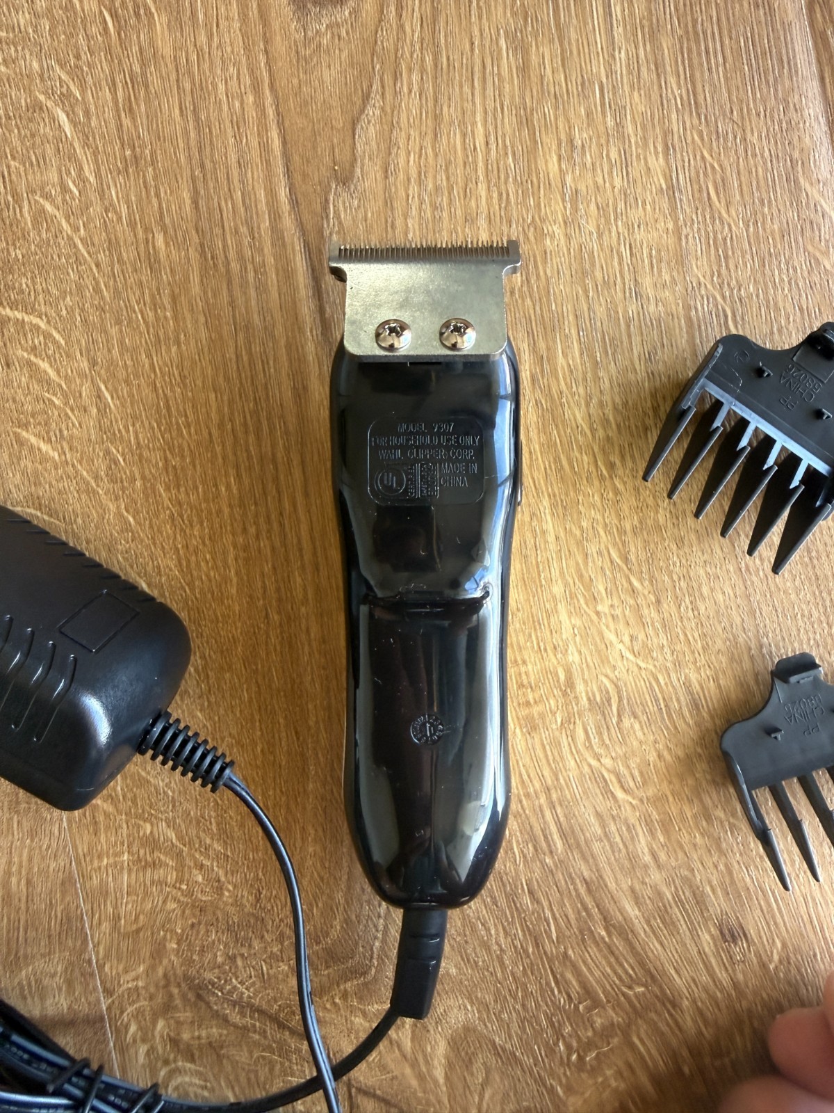 Wahl Model 9307 Corded w/Attachments Barely Used Tested Works