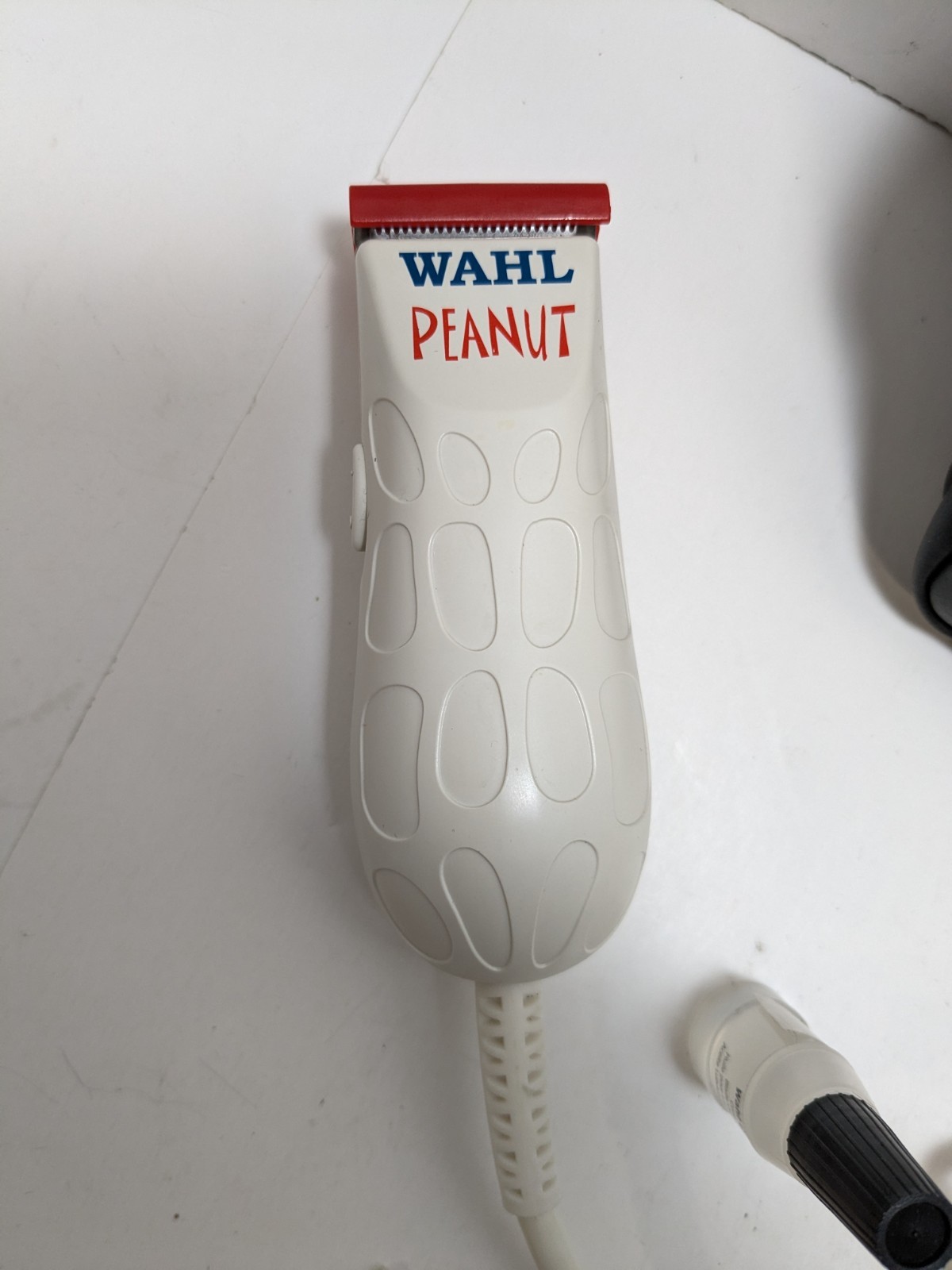 Wahl Professional Peanut Beard Trimmer Hair Clipper Kit 3 Combs 8655-200 – White