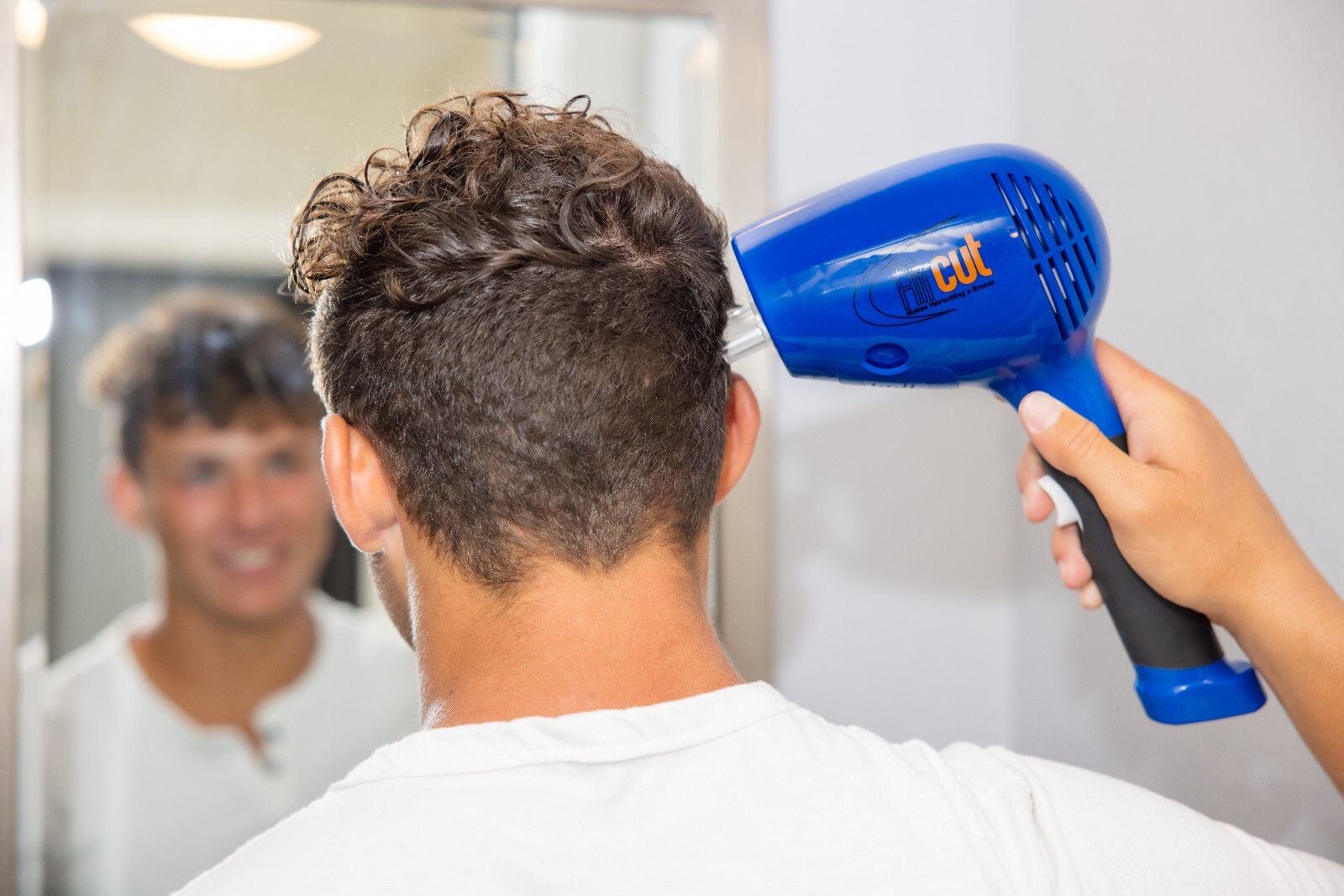 Aircut – Personal Haircutting System – Cuts to 9 Different Hair Lengths