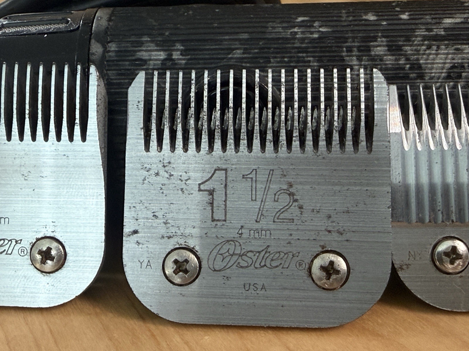 ⭐ Oster Classic 76 Skullz Limited Edition Professional Hair Clippers w/ 5 Blades