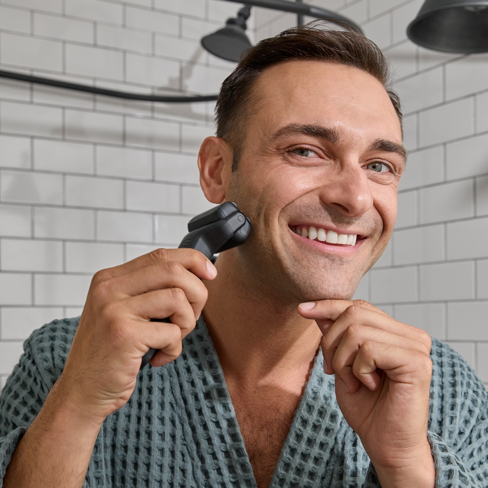 MANSCAPED® The Chairman™ PLUS Men’s Foil Face Shaver -Two Interchangeable Blades