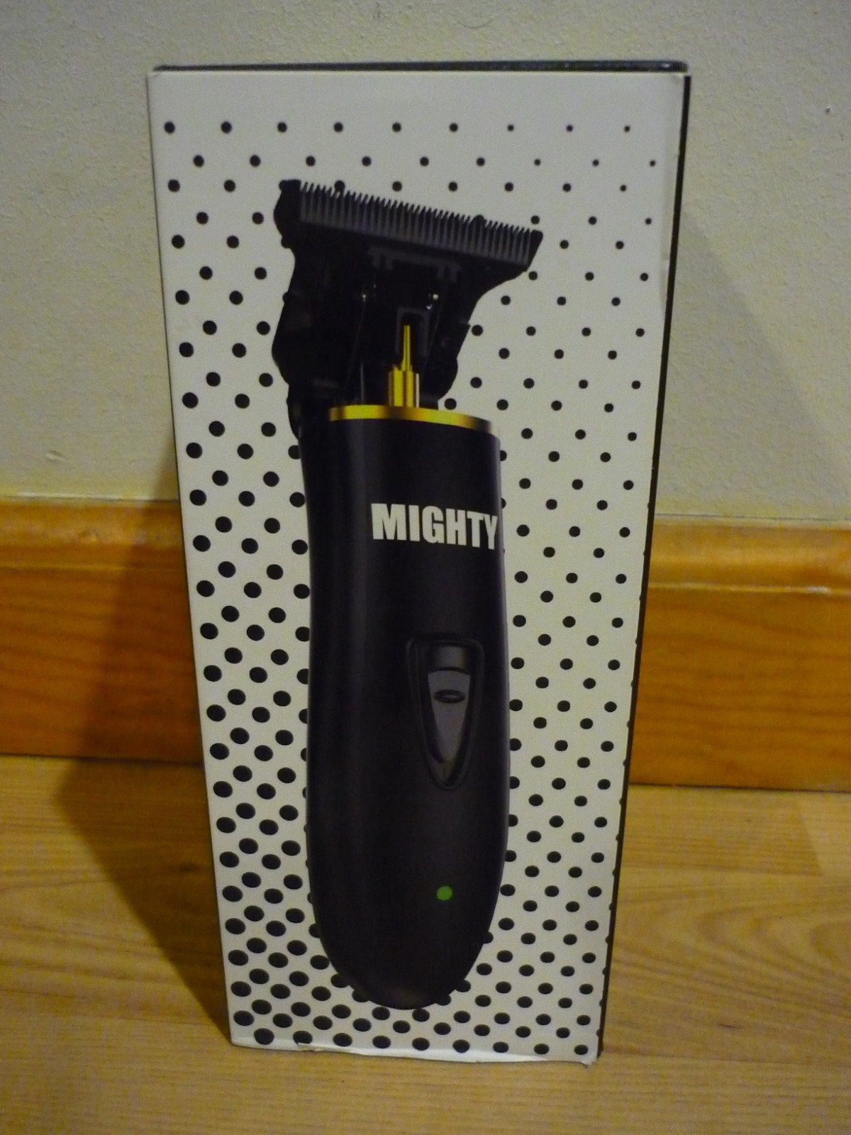 BRAND NEW MENS CORDLESS RECHAREGABLE MIGHTY TRIMMER BOX90210 POWERED BY O2