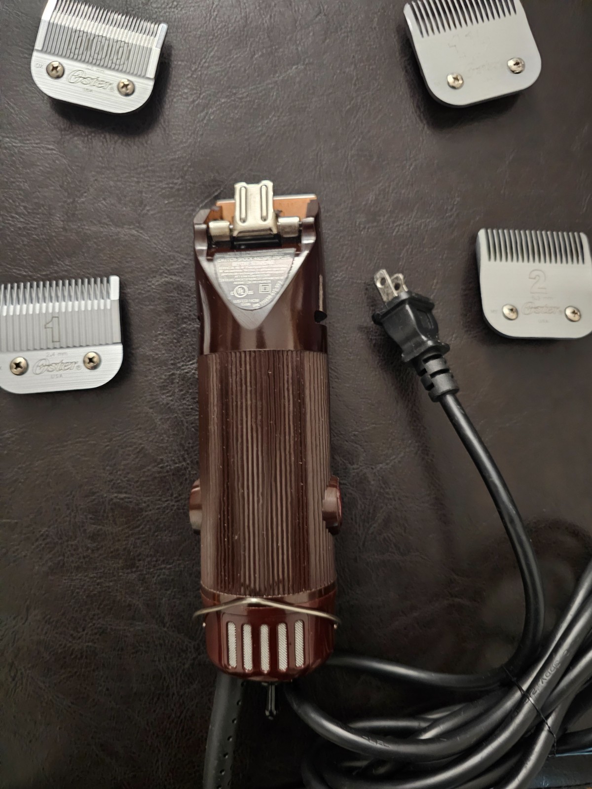 Oster Classic 76 Universal Motor Clipper with 4 Detachable Blades – Set