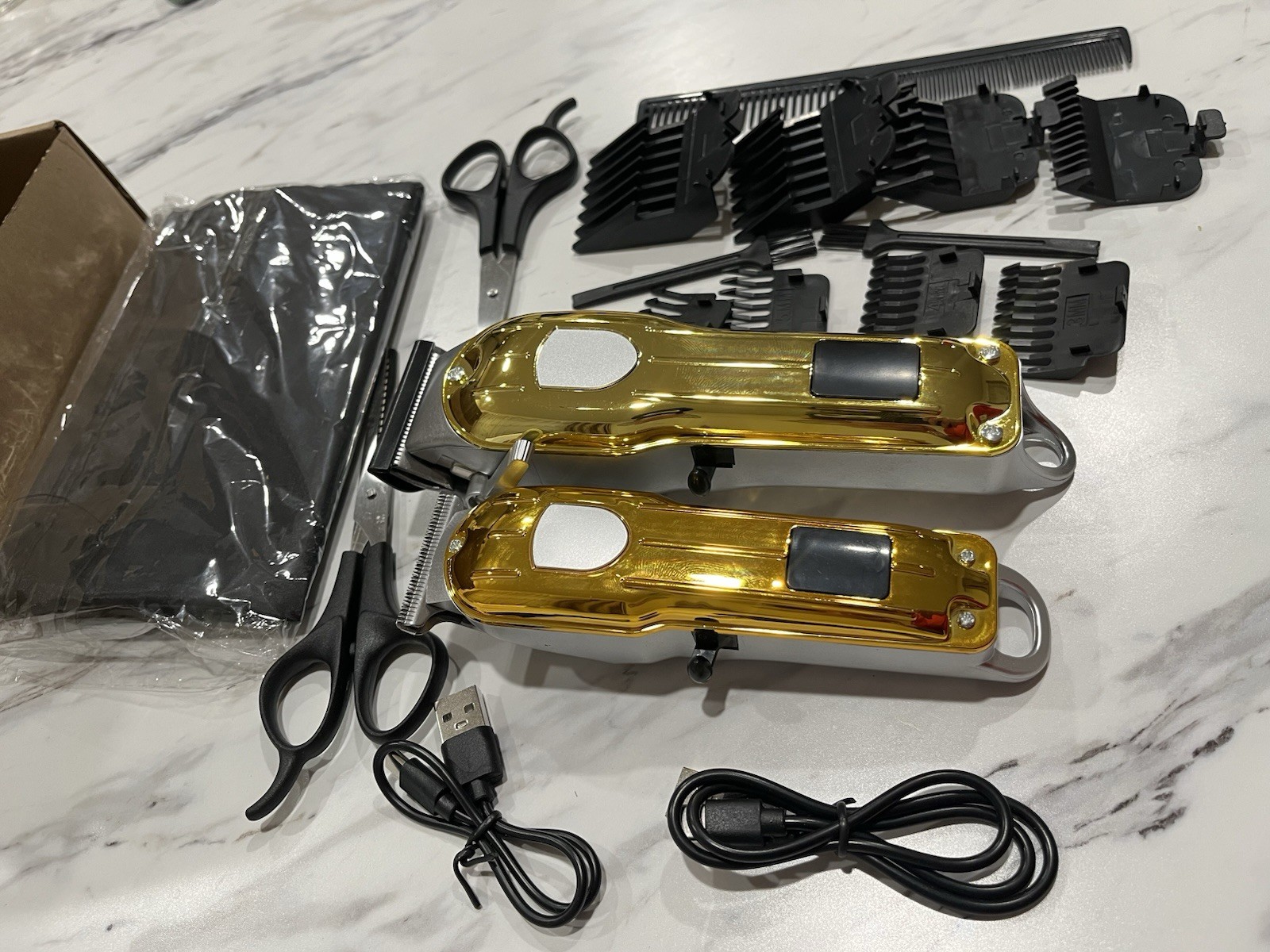 Gold/Black Cordless Rechargeable Haircutting Kit USB, 2 Heads, Guards #1-5