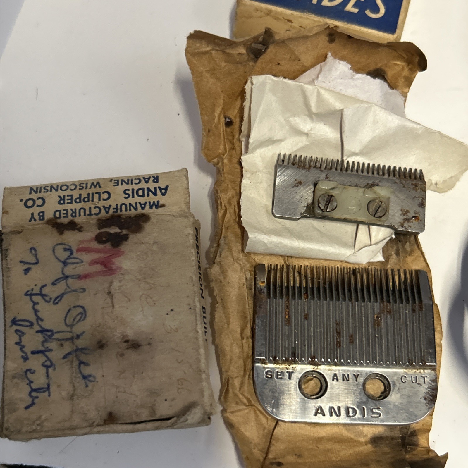 2 Vintage Andis Master ML Professional Clippers and Accessories **READ DISC**