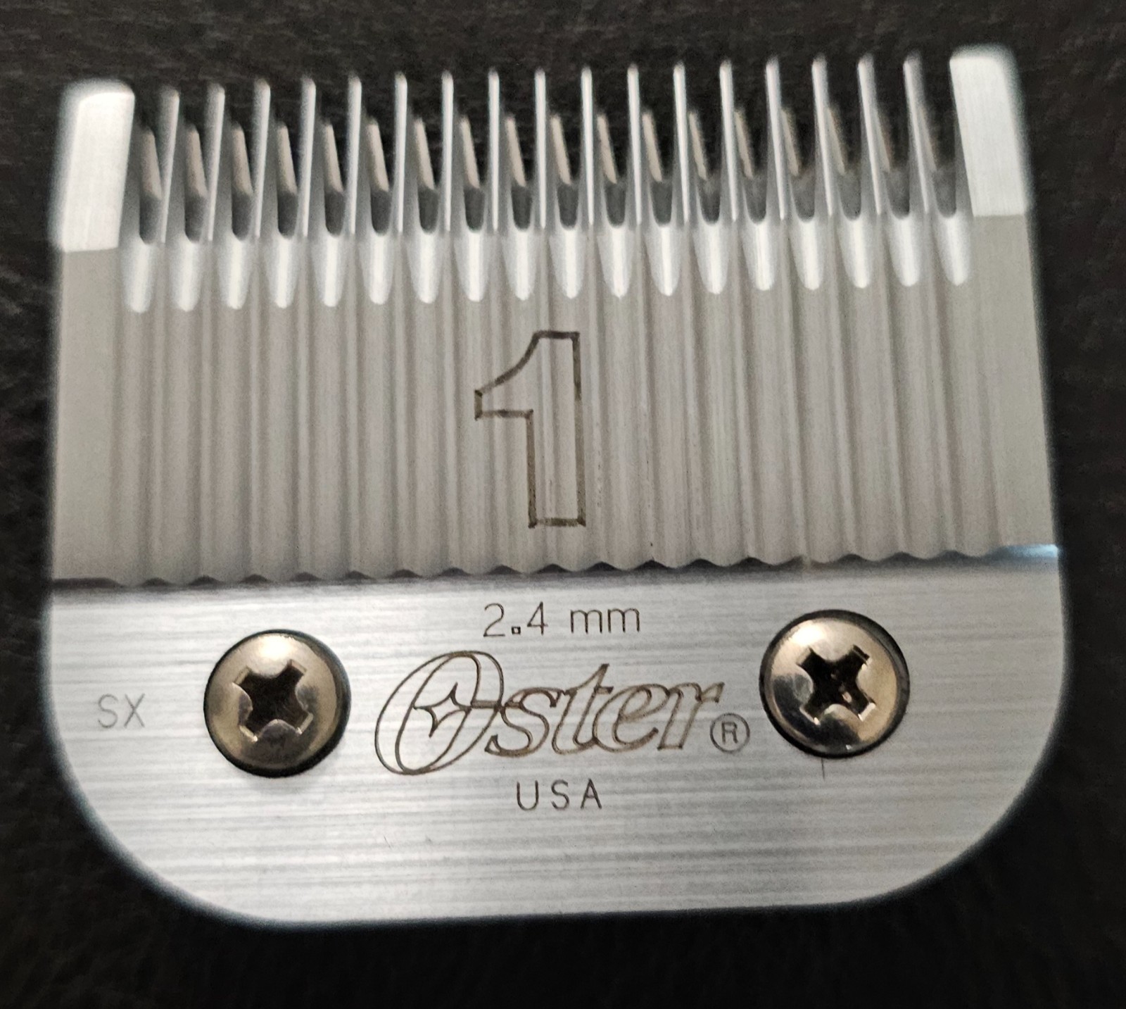 Oster Classic 76 Universal Motor Clipper with 4 Detachable Blades – Set