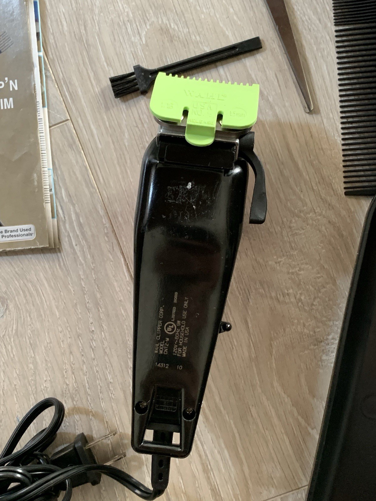 Wahl CNT2-M Clipper w/Guards, Case And Accessories Essentially New
