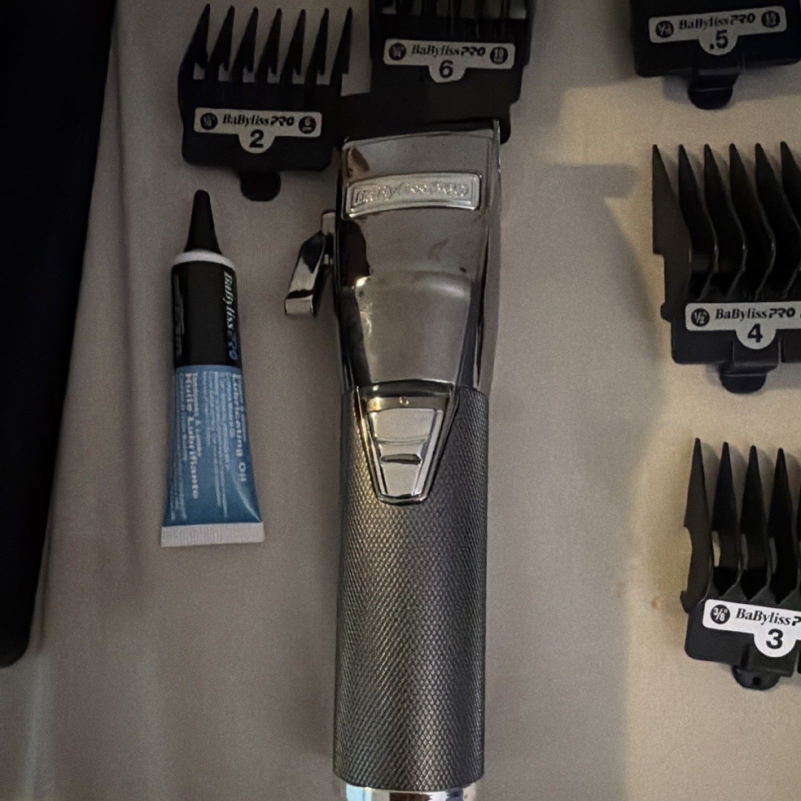 BaByliss PRO SILVERFX Cordless Silver Clipper with Guards & Accessories