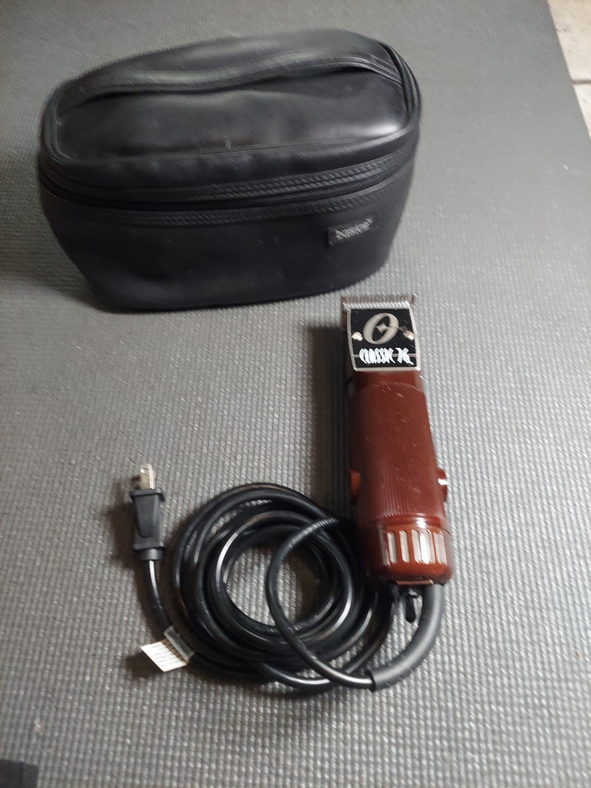 Oster Classic 76 Professional barber clipper