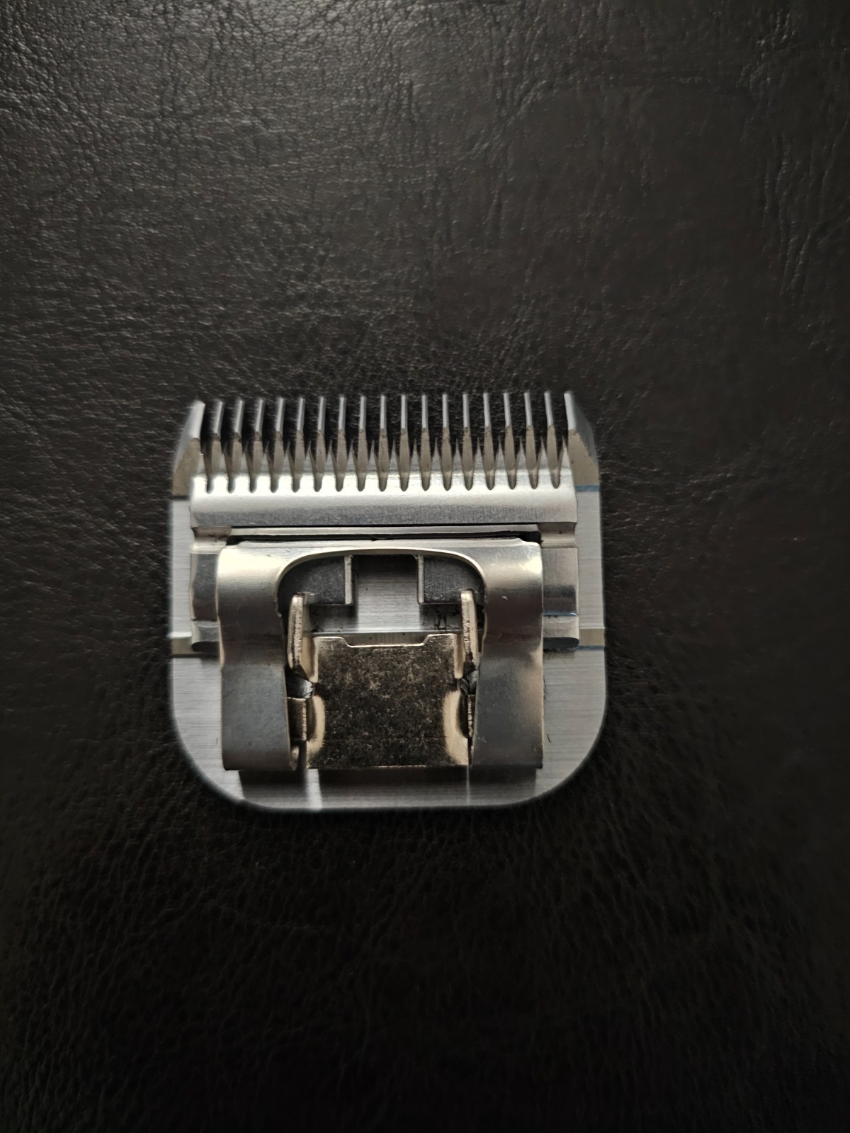 Oster Classic 76 Universal Motor Clipper with 4 Detachable Blades – Set
