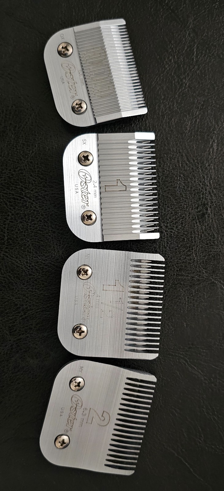 Oster Classic 76 Universal Motor Clipper with 4 Detachable Blades – Set