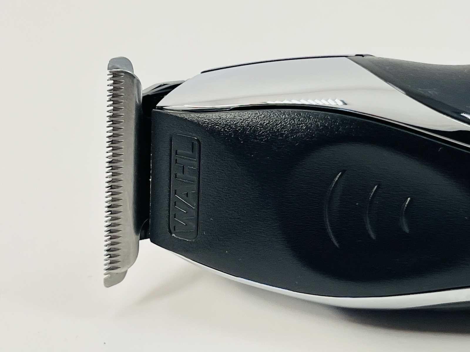 WAHL Aqua Blade 9899-100 Wet/Dry Beard Trimmer Lithium Ion Grooming Kit