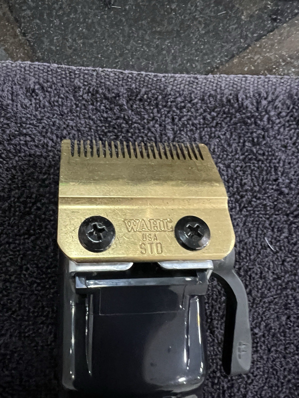 Wahl Magic Clip Cordless Hair Clipper Black Gold
