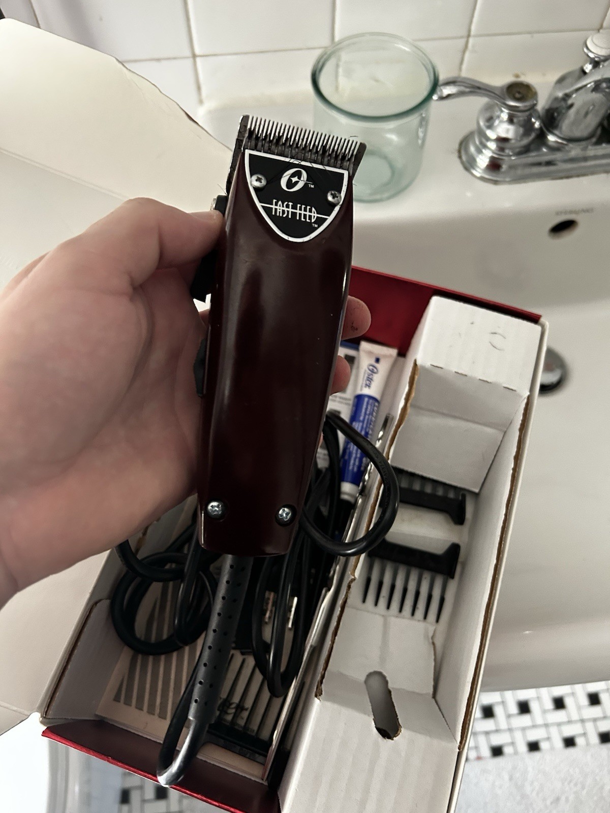 Oster Fast Feed Clipper Burgundy Lightweight Whisper Quiet Motor Square Blade