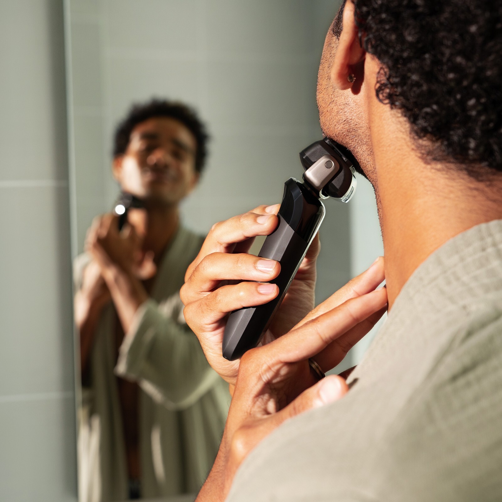 MANSCAPED® The Chairman™ PRO Men’s Foil Face Shaver – Two Interchangeable Blades