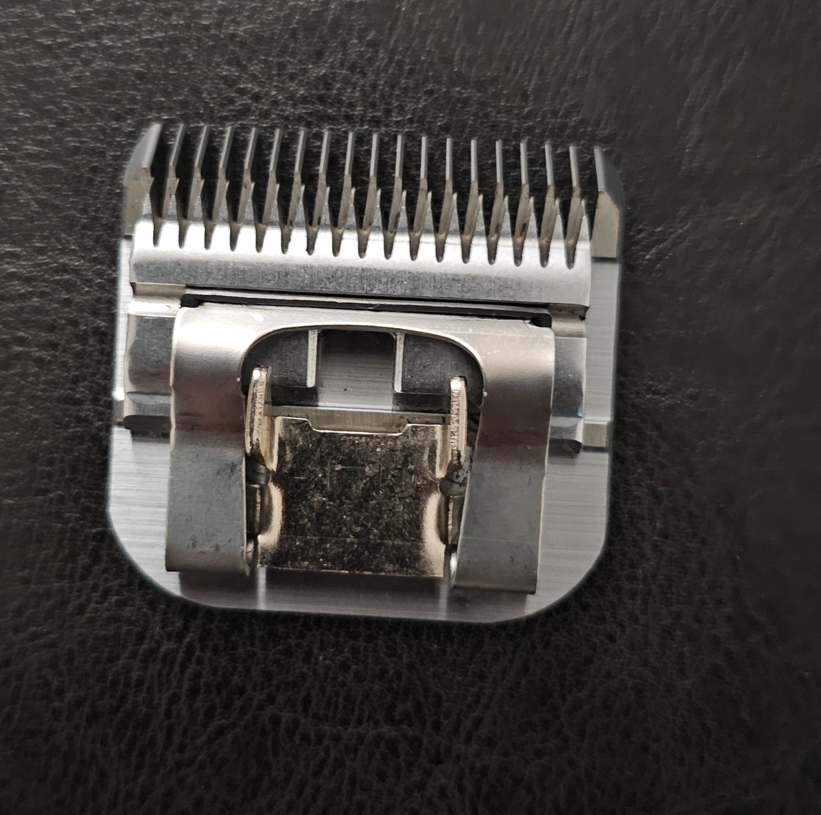 Oster Classic 76 Universal Motor Clipper with 4 Detachable Blades – Set