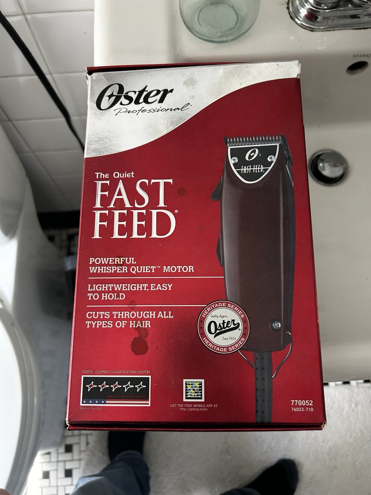 Oster Fast Feed Clipper Burgundy Lightweight Whisper Quiet Motor Square Blade