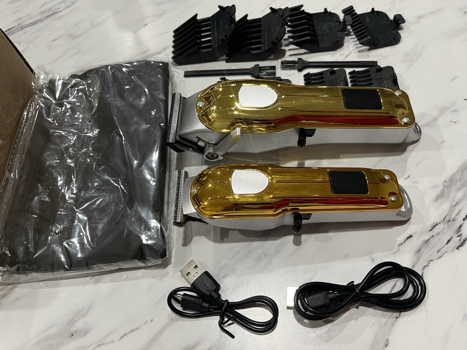 Gold/Black Cordless Rechargeable Haircutting Kit USB, 2 Heads, Guards #1-5