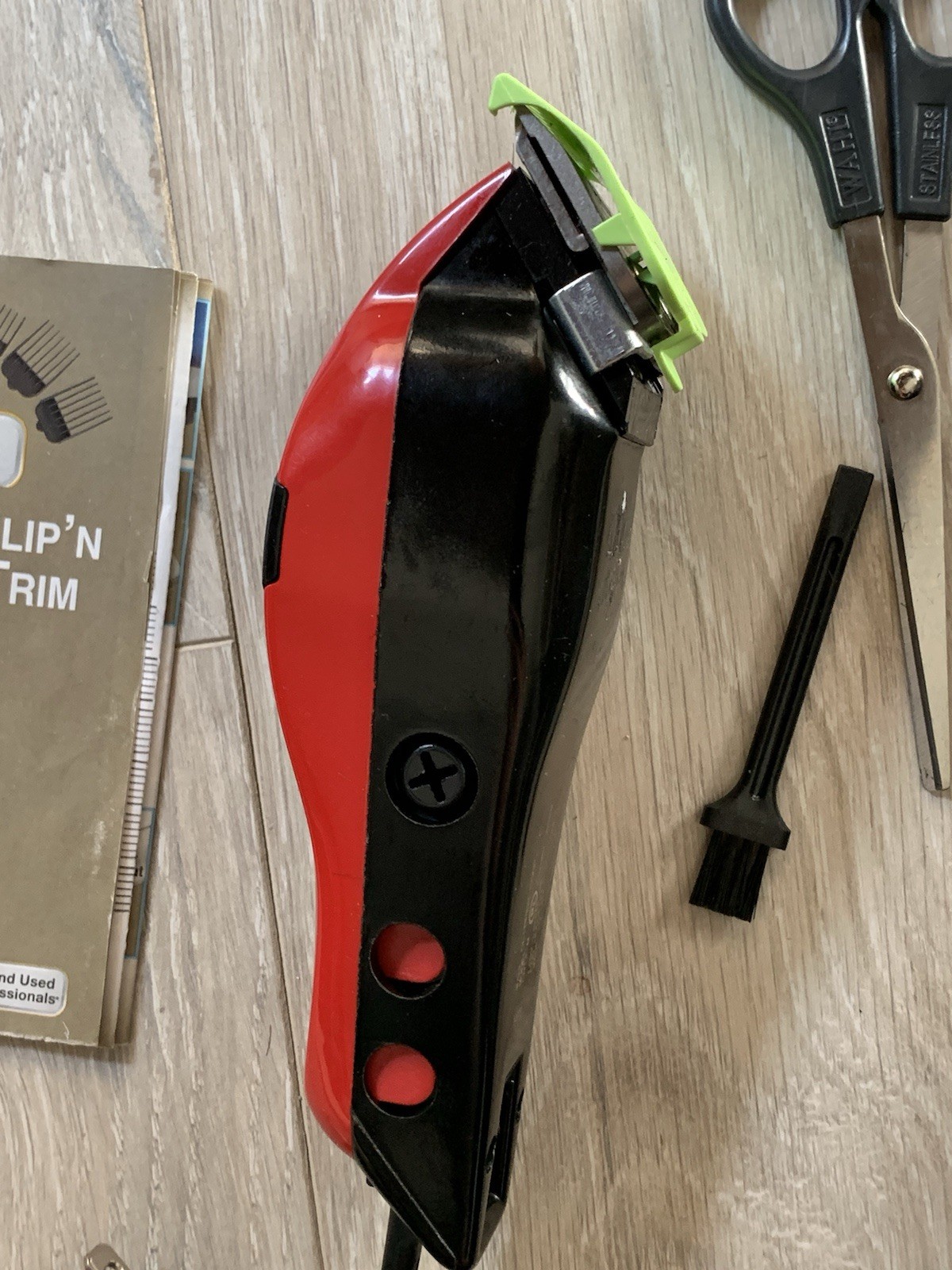 Wahl CNT2-M Clipper w/Guards, Case And Accessories Essentially New