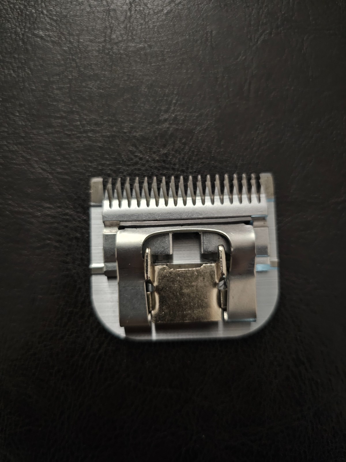Oster Classic 76 Universal Motor Clipper with 4 Detachable Blades – Set