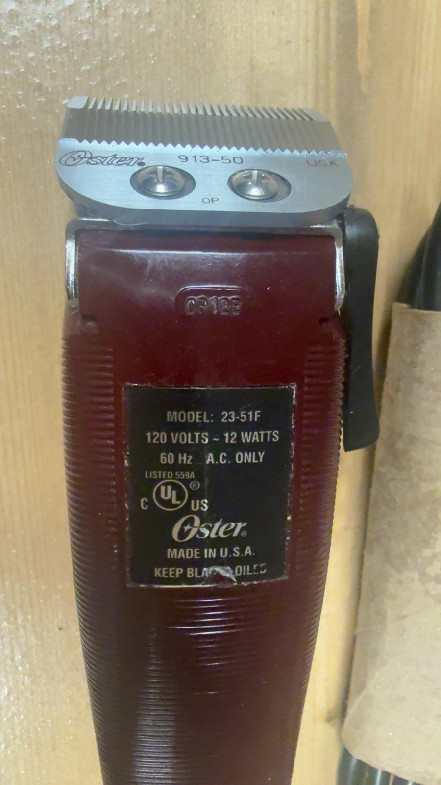 OSTER Fast Feed Adjustable Pivot Motor Clipper 76023-510 with 3 Guide