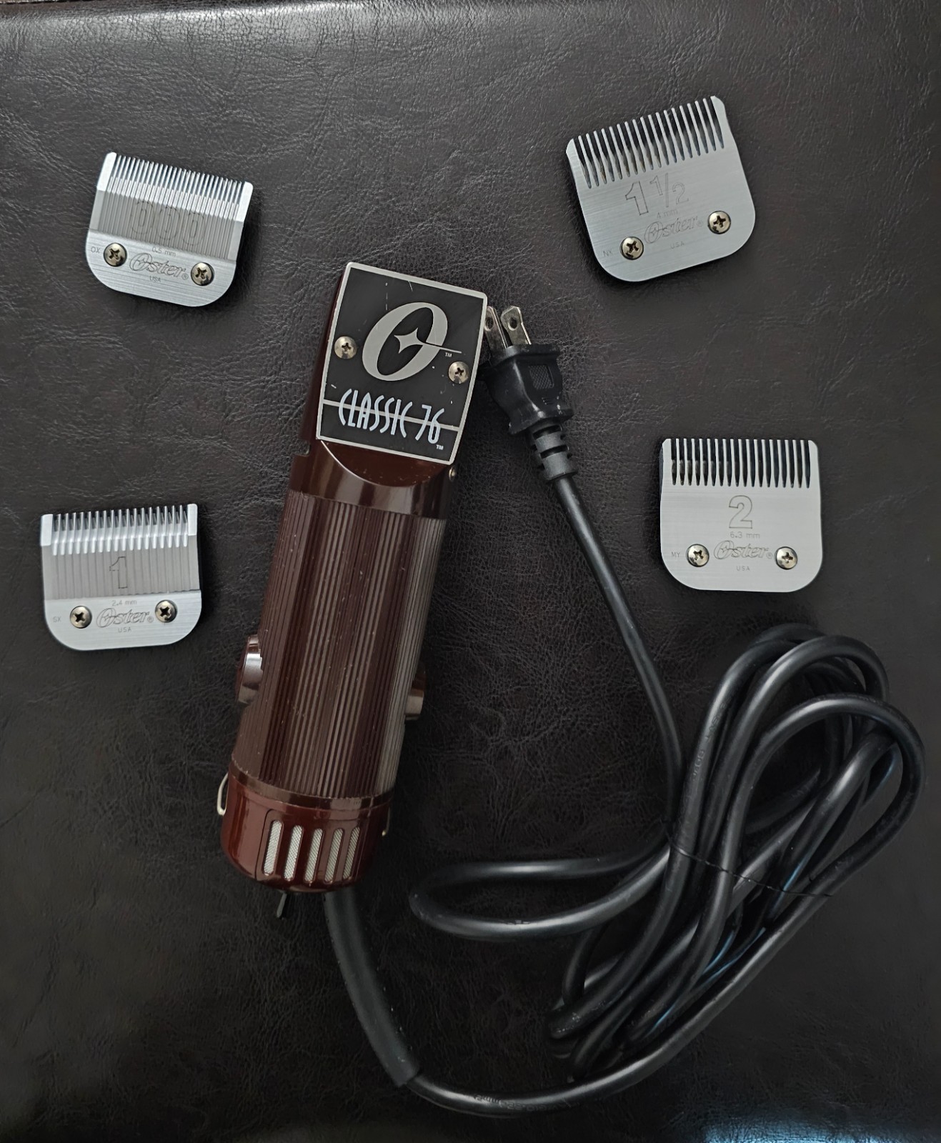 Oster Classic 76 Universal Motor Clipper with 4 Detachable Blades – Set