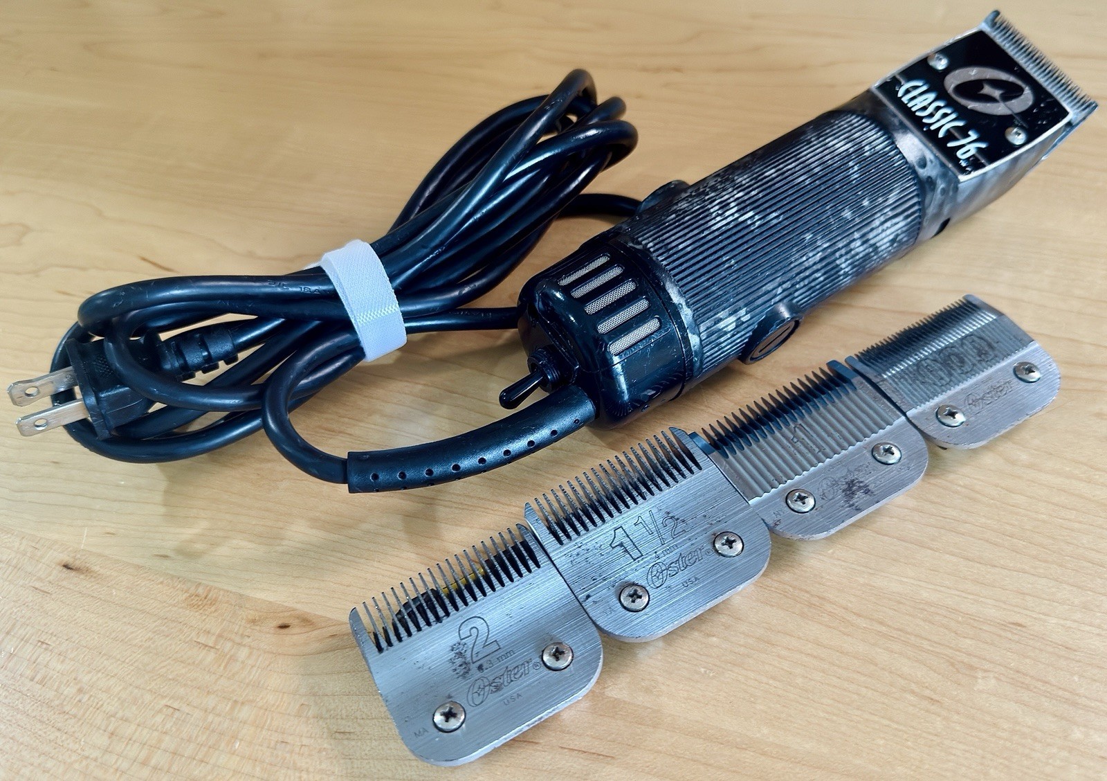 ⭐ Oster Classic 76 Skullz Limited Edition Professional Hair Clippers w/ 5 Blades
